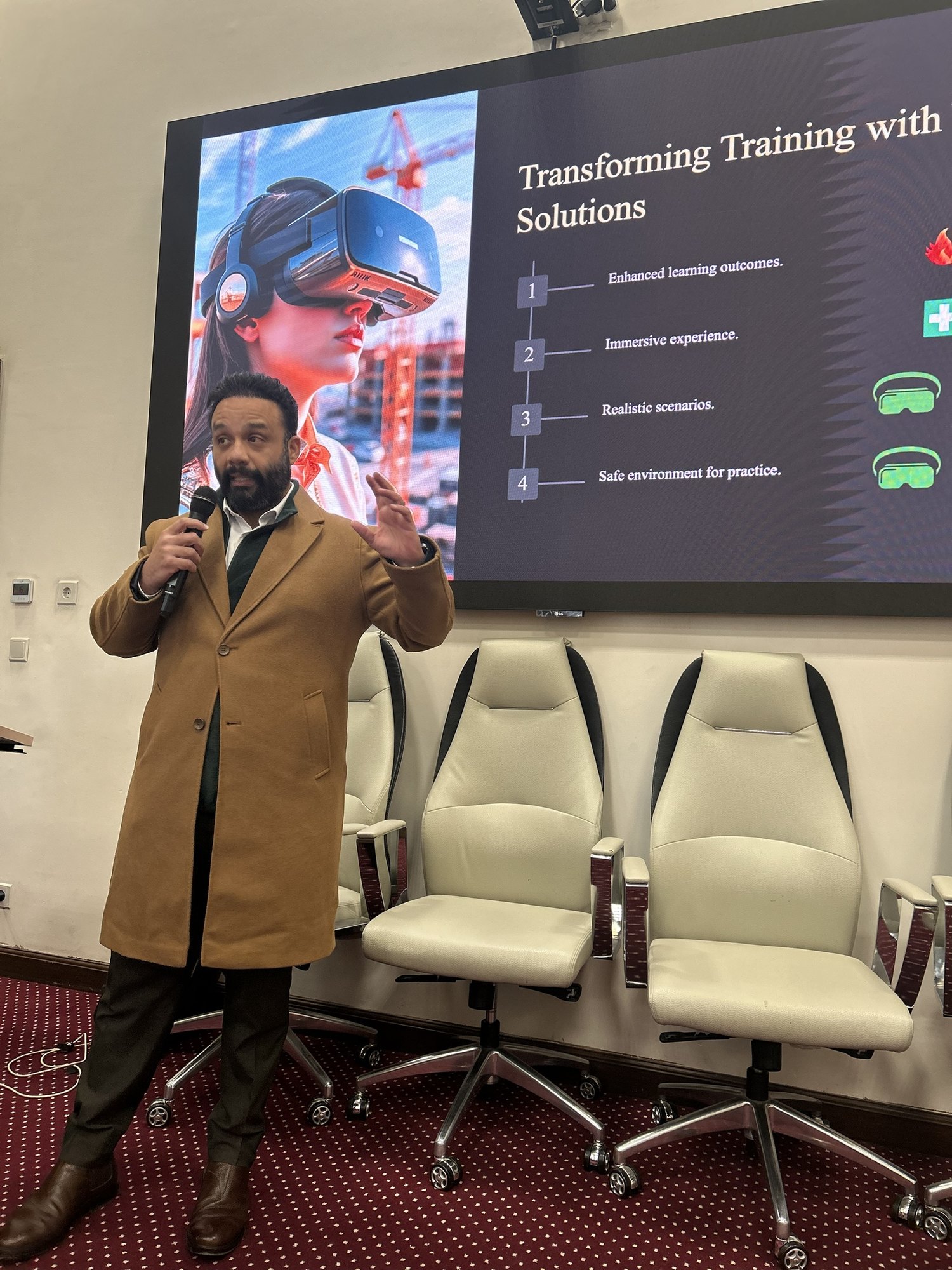 Mahmoud Elkady presenting a professional training session